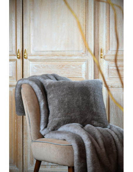 Coussin fausse fourrure HARLOW Taupe 45 x 45 cm