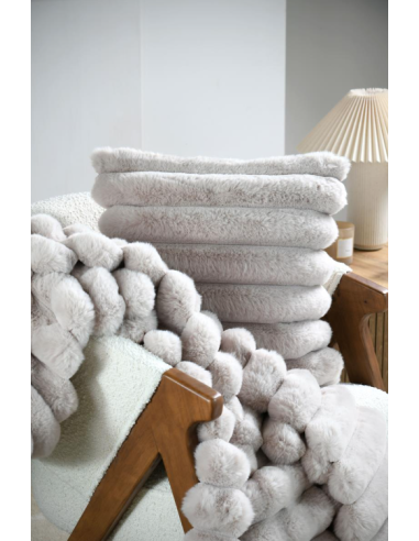 Coussin fausse fourrure POLARY écru 45 x 45 cm